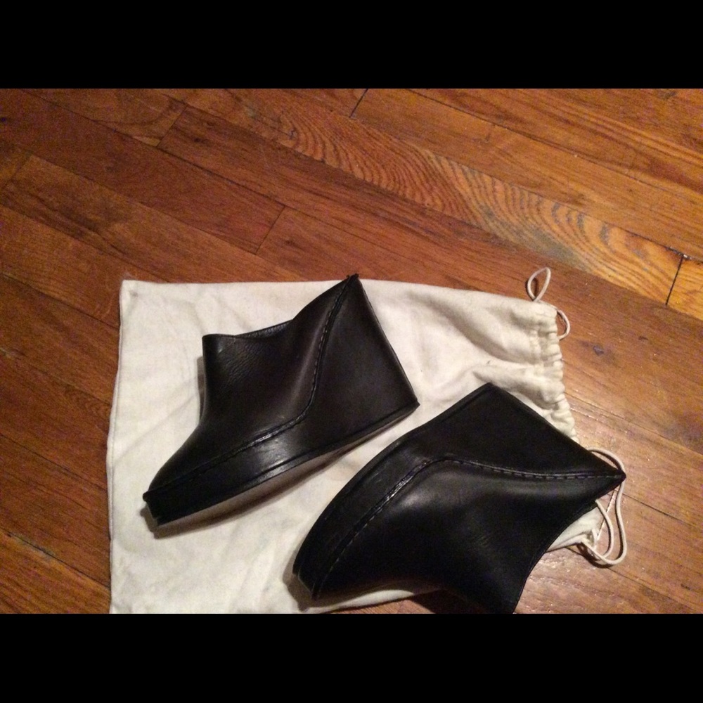 Shoes - Picture 2 of 6